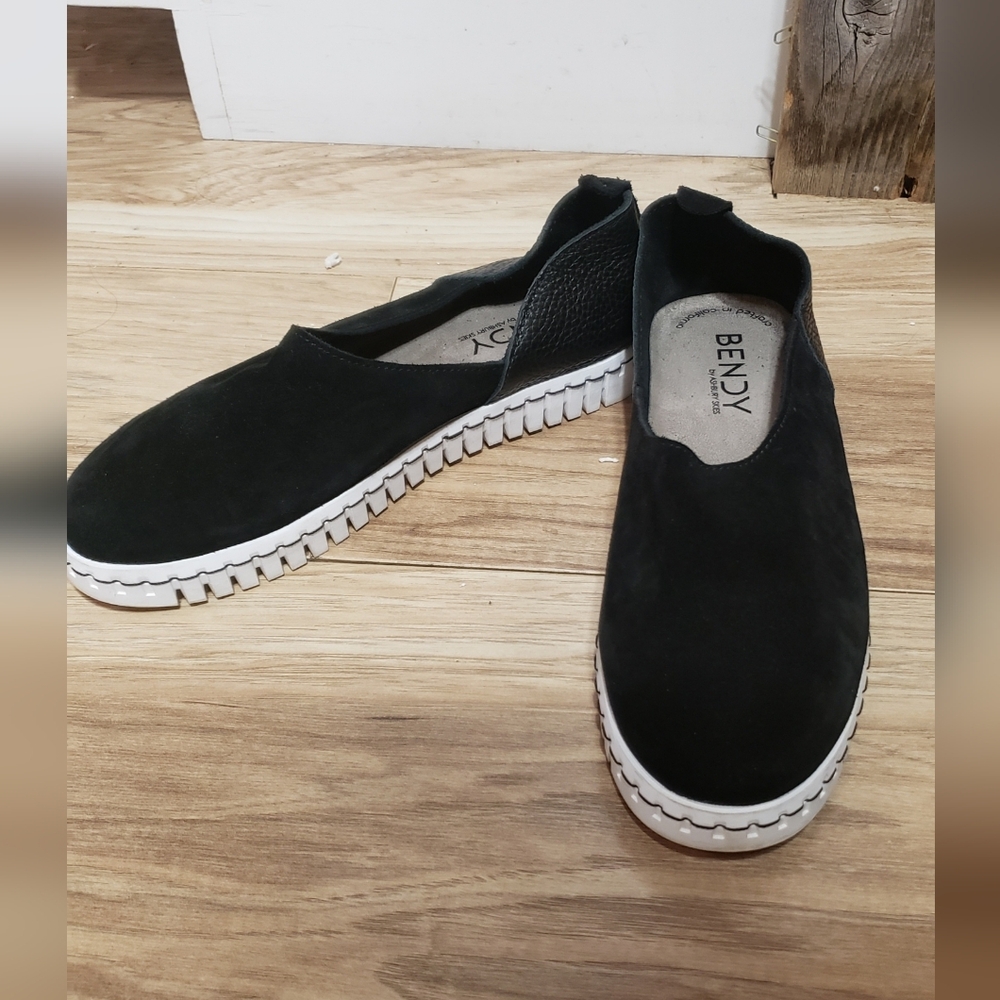 Bendys Suggies Black Suede And Leather Slip On Comfort Shoes